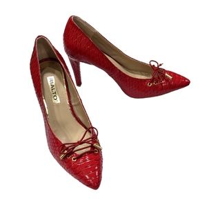 NWOT Rialto women's red snake skin lace up pointed toe heeled pumps, 8M